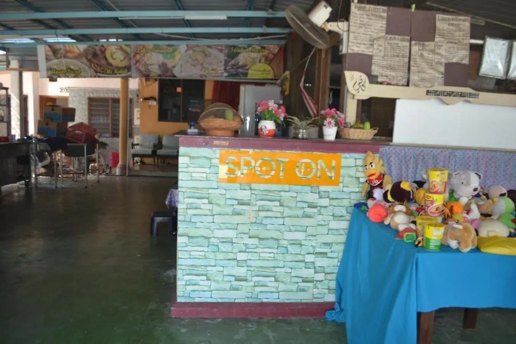 Hotell Spot On 89821 Batu Maung Sempoi Inn And Cafe