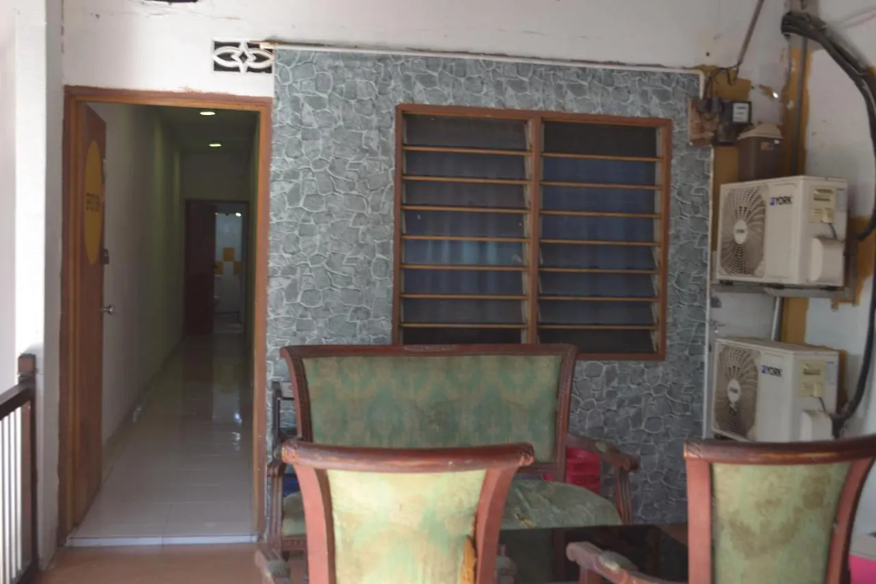 Spot On 89821 Batu Maung Sempoi Inn And Cafe